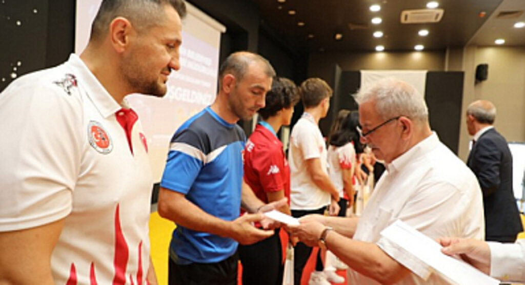 Samsun'da '2023 Yılı Spor Ödülleri'ni Başkan Demirtaş Verdi!