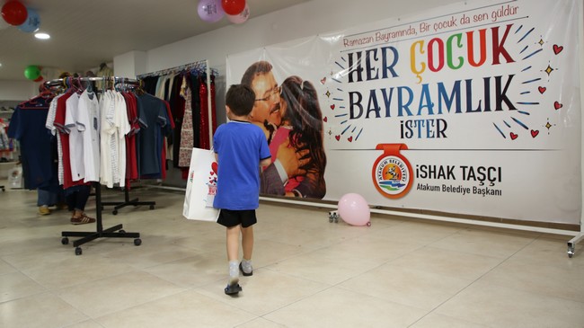 Atakum Belediyesi Yüzlerce Çocuğun Yüzünü Güldürdü!