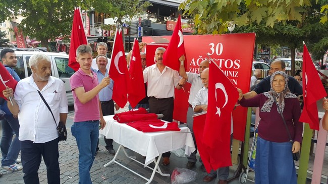 Büyükşehirden Samsunlulara Türk Bayrağı Hediyesi!