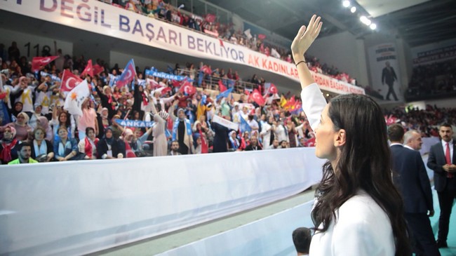Karaaslan; ‘Kadınlarımız Siyasetimizin Temelidir’!