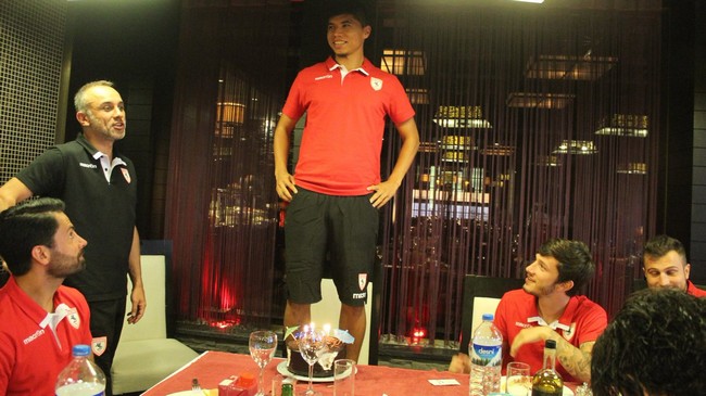Samsunspor’un Yeni Transferi İshak Doğan’a Erzurum’da Sürpriz!