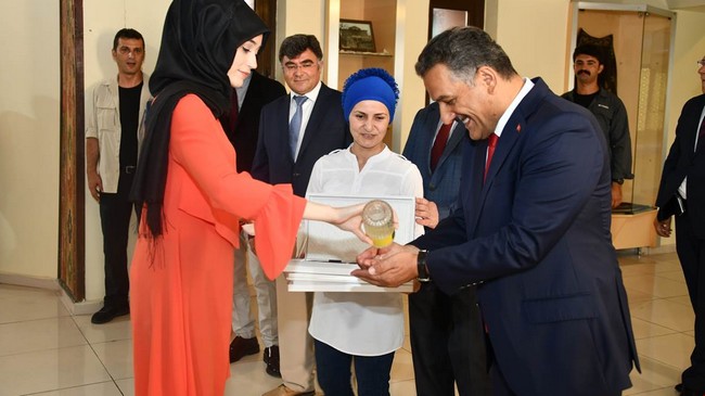 Vali Kaymak Personelini Unutmadı!