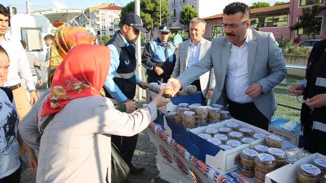Başkan Taşçı Atakum' da Aşure Dağıttı!