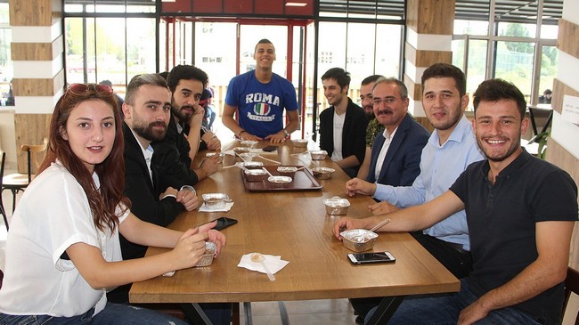 Öğrenci Konseyi’nden Aşure İkramı!