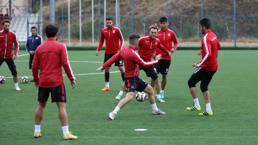 Samsunspor Gümüşhane’de Suni Çim Sahada Çalıştı!