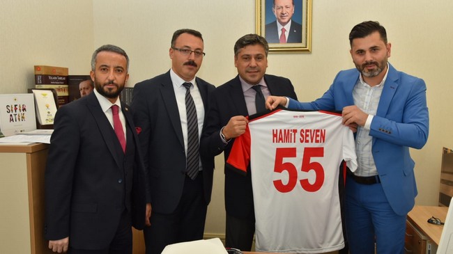 Hamit Seven'e Samsunspor Forması Hediye Edildi!