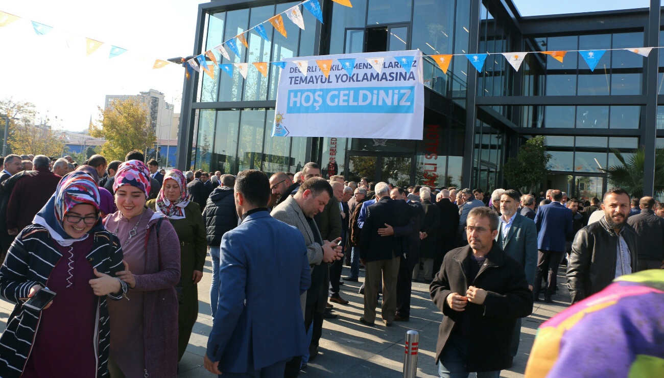 AK Parti'de Bayram Havasında E-temayül!