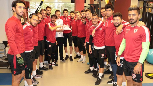 Samsunspor’da Sıradışı Doğum Günü Kutlaması!