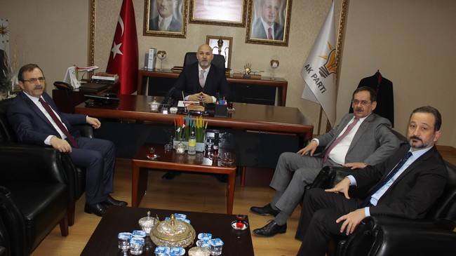 AK Parti'de Hizmet Esastır!