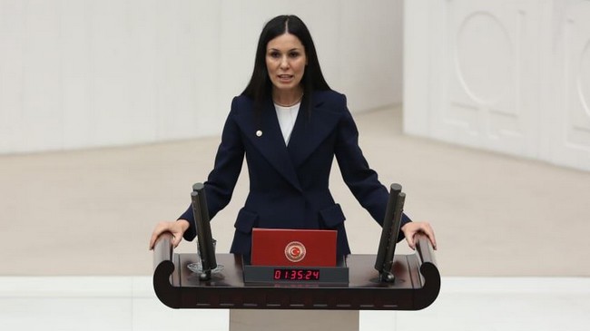 Karaaslan; ‘Kadınlarımızın Katkısı İle Demokrasimiz Daha Güçlü’!
