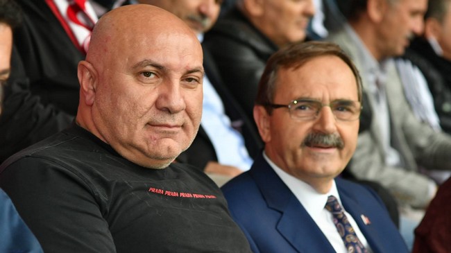 Büyükşehir Belediye Başkanı Zihni Şahin'den Yılport Holding'e Kutlama!