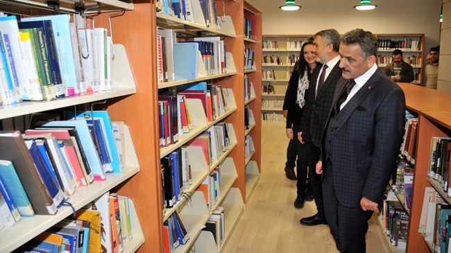 Vali Osman Kaymak, OMÜ Kütüphanesini Ziyaret Etti!