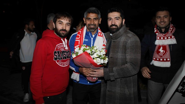 Samsunspor Başkentte Çiçeklerle Karşılandı!