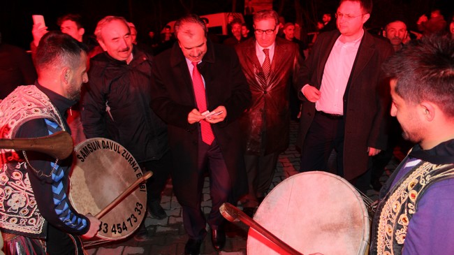 Tekin ve Deveci’ye Atakum’da Davullu Zurnalı Karşılama!