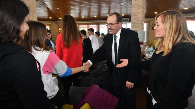 Başkan Zihni Şahin, İstanbul'dan Gelen 'İyilik Melekleri'ni Ağırladı!