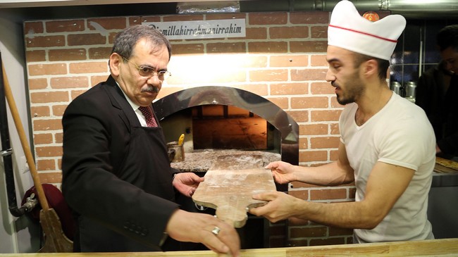 Mustafa Demir, Melek Yüzlülerle Pizza Yaptı!
