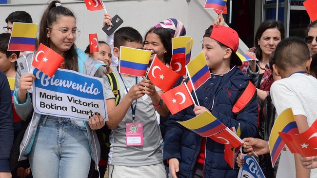 Kolombiyalı Öğrenciler OMÜ Vakfı Kolejinde!