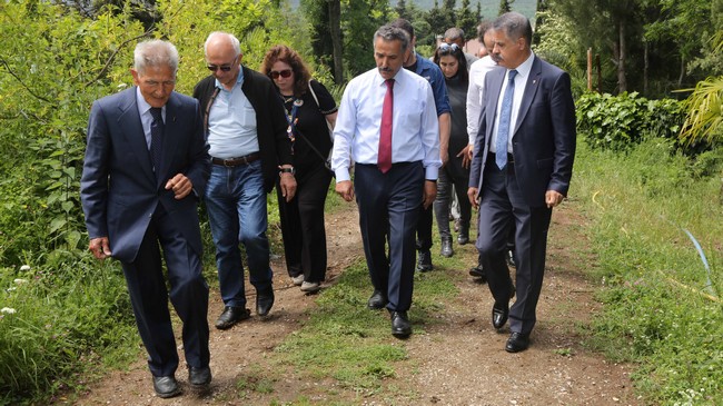 Emekli Öğretmenden 'Atatürk Botanik Orman Parkı'!