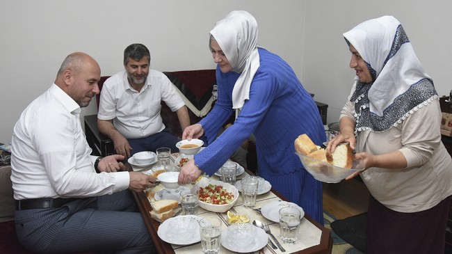 Başkan Togar’dan Tekkeköy’de Çat Kapı İftar!