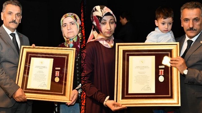 Devlet Övünç Madalyası ve Beratlar Sahiplerine Verildi!