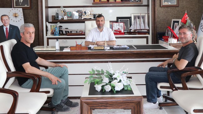Avrupalı Kadınları Kavak Giydirecek!