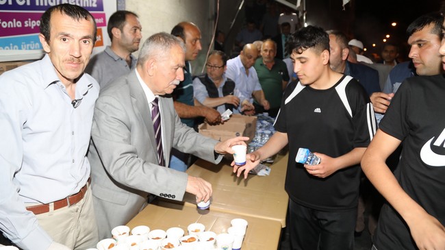 Başkan Demirtaş Lokmaları Elleriyle Dağıttı!