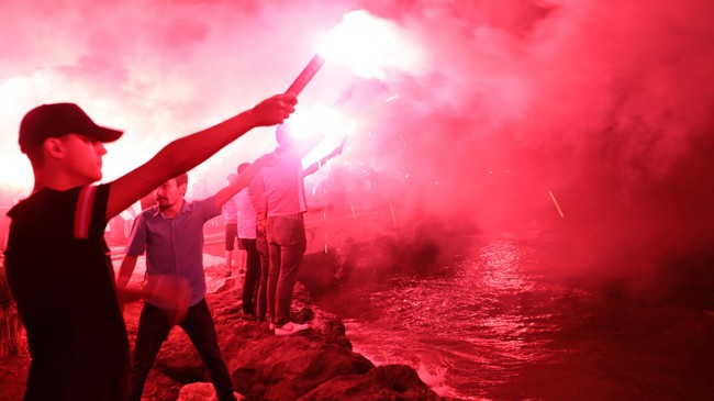 Samsunspor Taraftarı Şampiyonluk Meşalesini Yaktı! –VİDEOLU