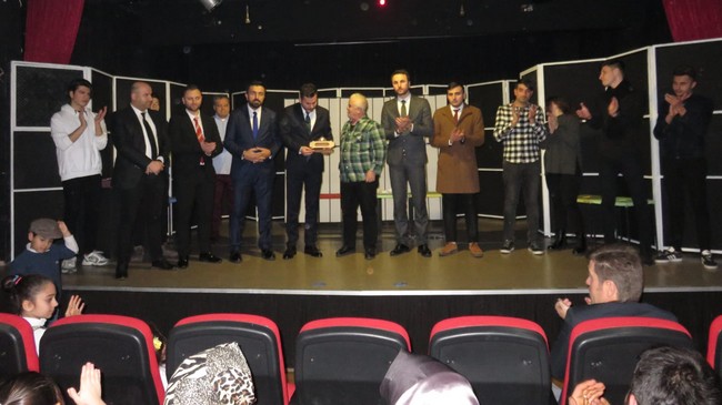 Bu Tiyatronun Geliri Öğrencilere Gidecek!
