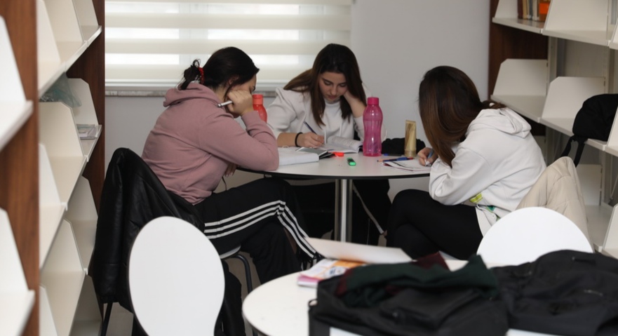 Belediye Halk Kütüphanesi Öğrencilerin Uğrak Mekanı Oldu!