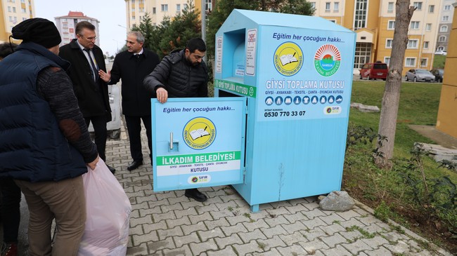 Giyilmeyen Kıyafetler Çöpe Değil Kumbaraya!