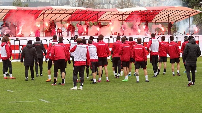 Samsunspor’a Antrenmanda Taraftar Desteği!