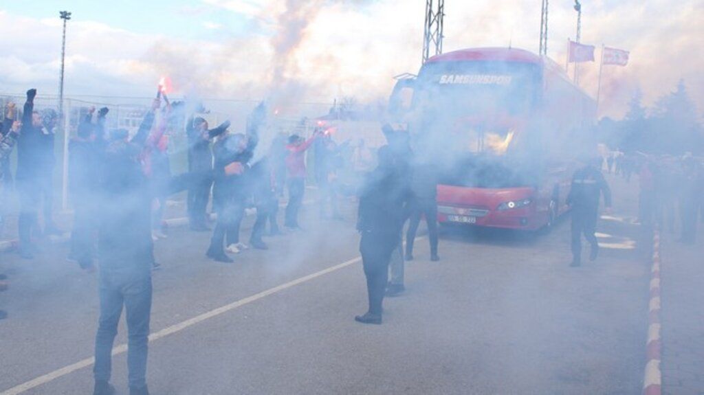 Samsunspor Meşalelerle Manisa'ya Uğurlandı! Kafilede Kimler Var!