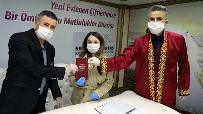 Samsun'da Tıbbı Maske Ve Eldivenli Nikah!