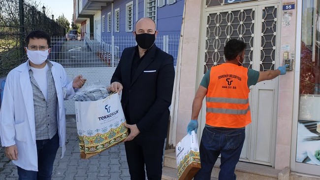 Tekkeköy’de Tüm İlçe Halkına Kapı Teslimi Maske!