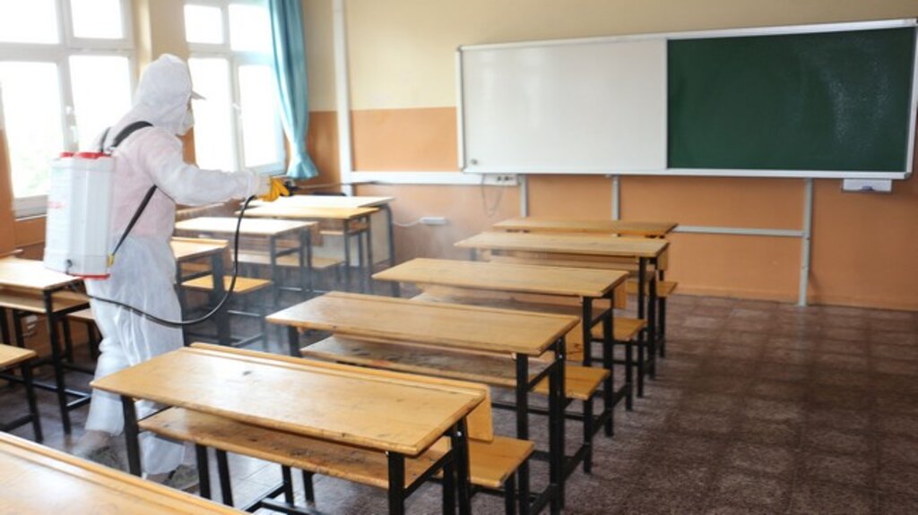 Atakum Belediyesi LGS Öncesi Kentteki Okulları Dezenfekte Etti!