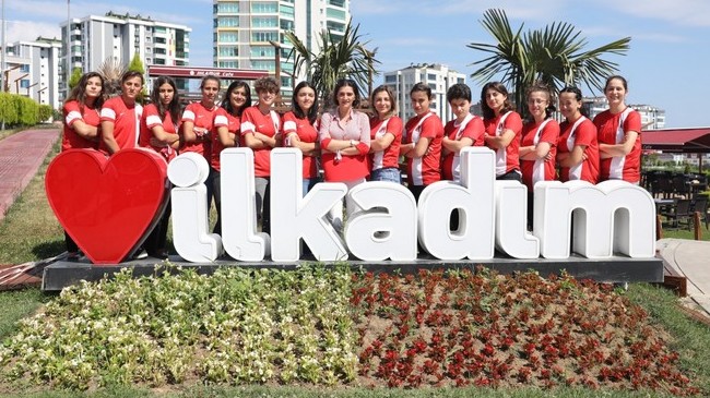 Başkan Demirtaş, İlkadım’ın Şampiyon Kızları İle Bir Araya Geldi! - VİDEOLU
