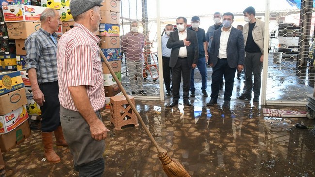 Çarşamba’yı Sel Aldı! Başkan Demir Sel Bölgesinde