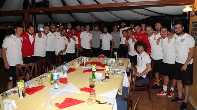 Ferhat Çulcuoğlu’na Kampta Doğum Günü Sürprizi!