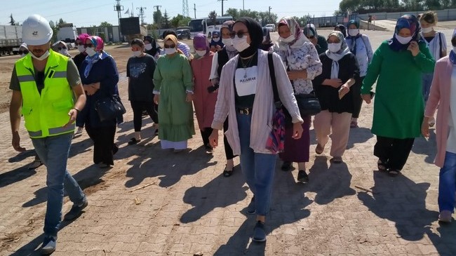 Ödüllü Çiftçi Kadınlardan Kınama!