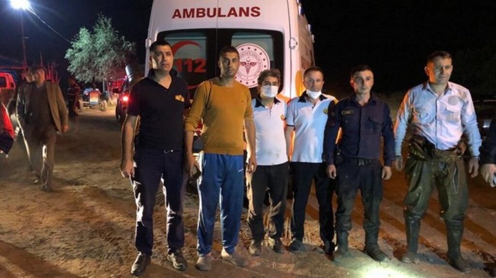 Mahsur Kalan Balıkçının İmdadına Büyükşehir İtfaiyesi Yetişti!