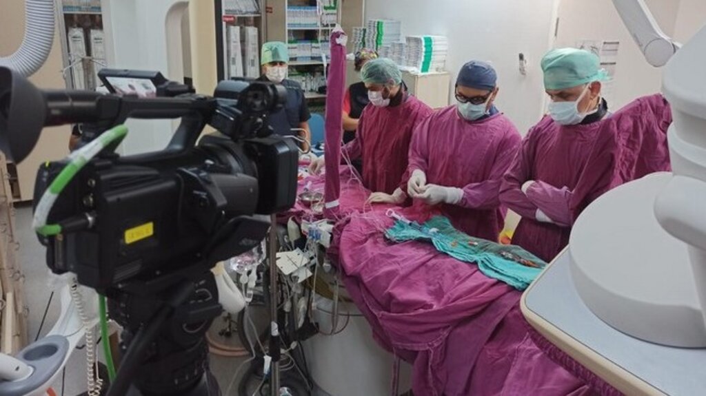 Samsun’da Doktorlar Canlı Yayında Kalp Operasyonu!