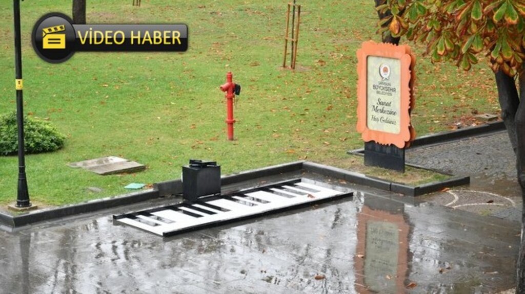 Samsun’da Ayak Piyanosunda Mozart Ve Yağmurun Düeti!