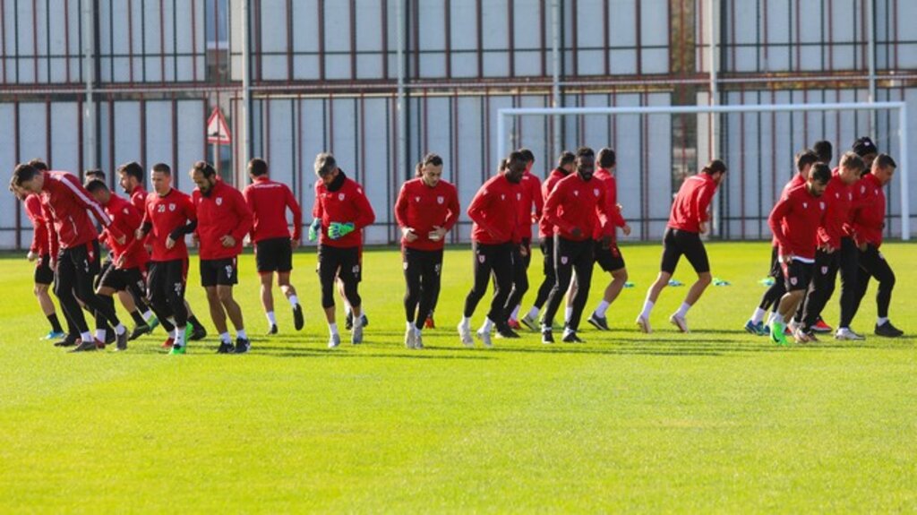 Samsunspor’un Yeni Transferi Antrenmana Çıktı!