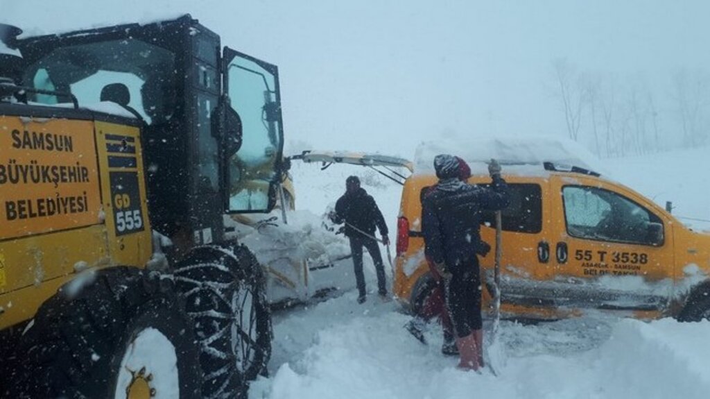 Samsun Büyükşehir 4 Bin 542 Kilometre Kapalı Yolları Açtı!