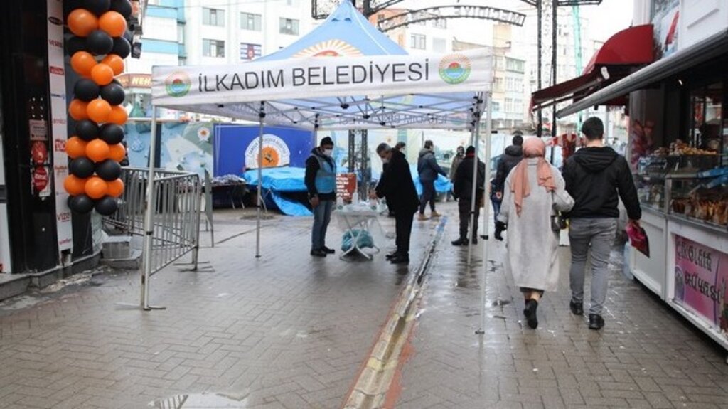 İlkadım Belediyesi İşlek Caddelere Hijyen Noktaları Oluşturdu!