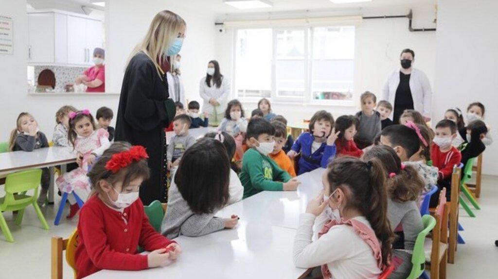 AtaÇocuklu Miniklere Av. Gülay Deveci’den Mesleki Tanıtım!