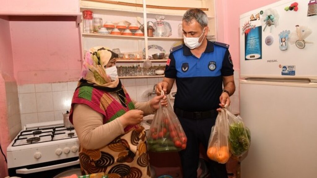 Parkinson Hastası Yaşlı Kadına Samsun'da Alışveriş Desteği!