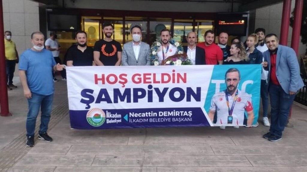 Şampiyon Altuğ Demir Havalimanında Karşılandı!