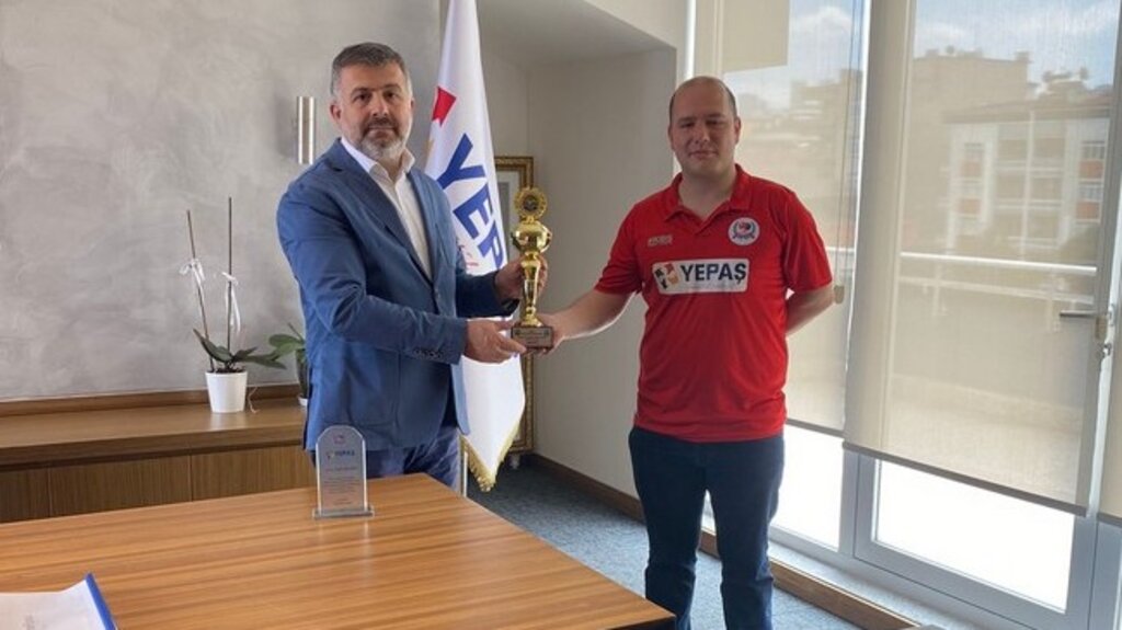 Şampiyon Olan Samsun Veteranlar Kupayı Sponsora Götürdü!