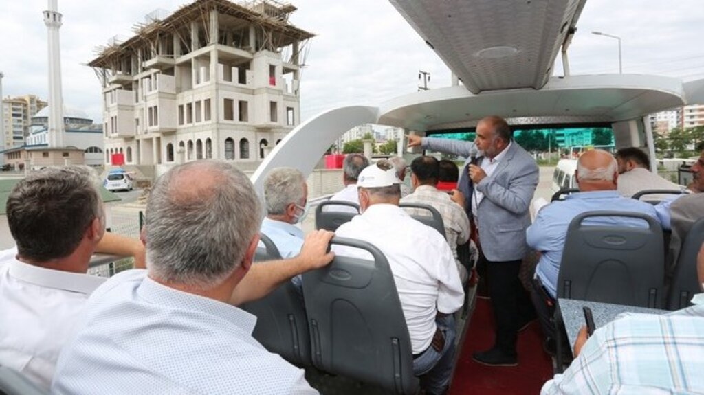 Başkan Sandıkçı Muhtarlara Yeni Yatırımları Gezdirdi!